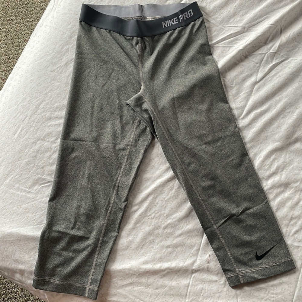 Nike Pro Dry Fit Cropped Leggings- size small